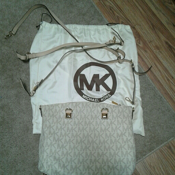 Michael Kors Handbags - Michael Kors Large Purse